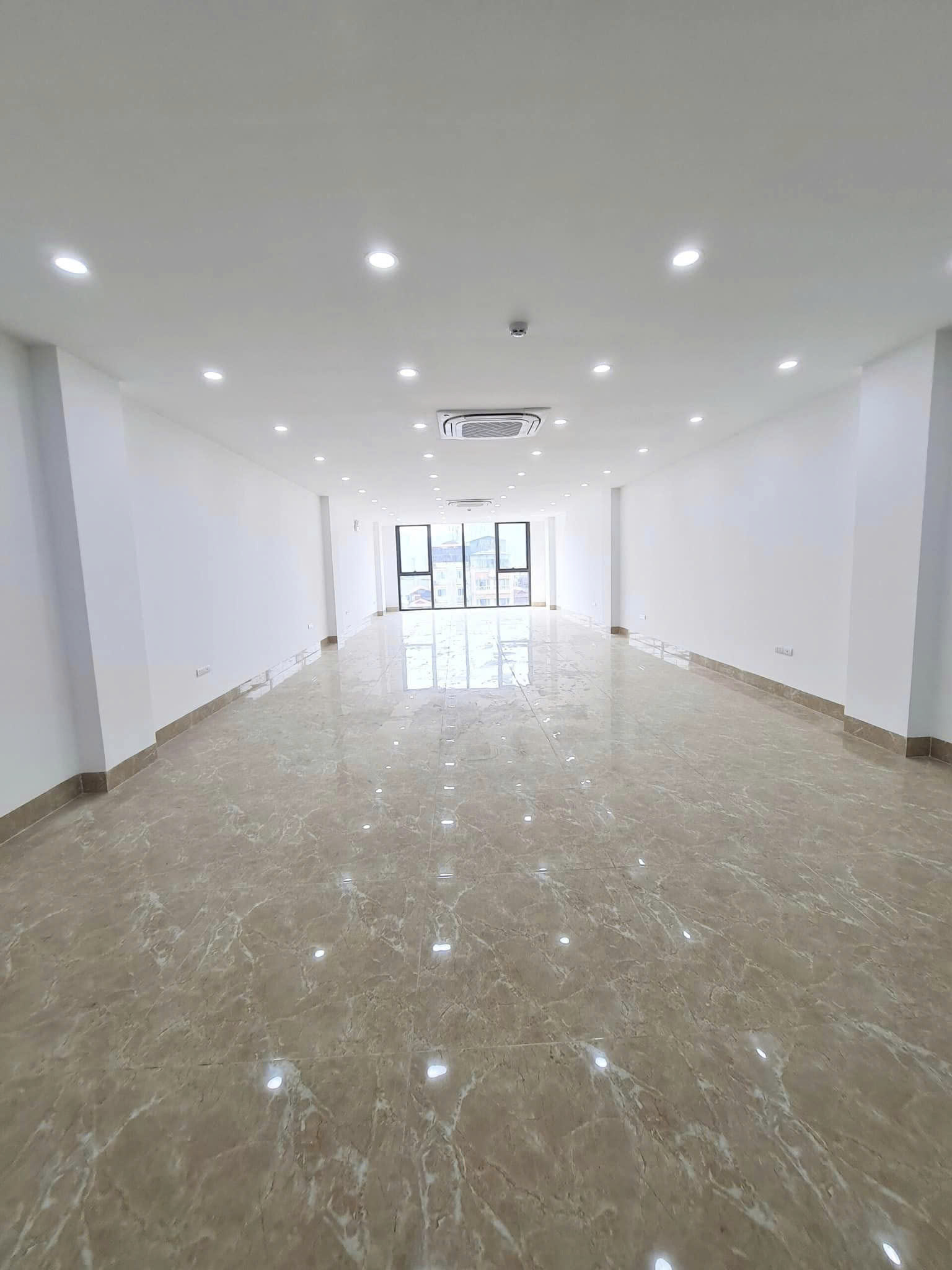 BÁN TÒA NHÀ MẶT PHỐ VĂN CAO, LIỄU GIAI - 105M x 6T THANG MÁY -DÒNG TIỀN 150TR/TH - 69.5 TỶ - Ảnh 2